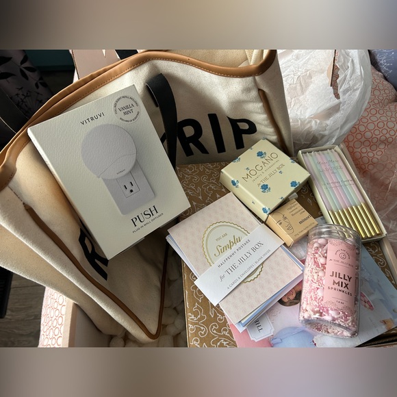 Jilly Box multiple items - Picture 2 of 8